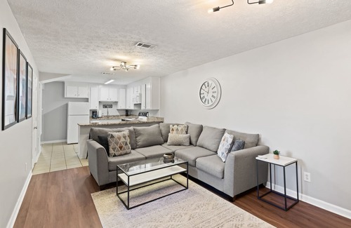 Auburn - Opelika Apartamento | Magnolia Linen Company Unit 11 Downtown Auburn Across from Campus!