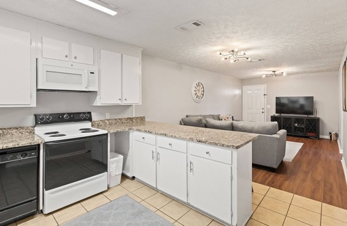 Auburn - Opelika Apartamento | Magnolia Linen Company Unit 11 Downtown Auburn Across from Campus!