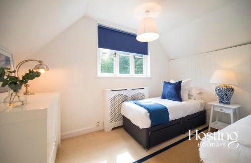 Sunninghill Casa | Magnolia Lodge - 4 Beds Fabulous Garden Parking