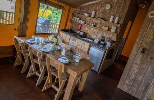 Kingsbridge Cabina | Magnolia Lodge @ Lower Coombe Royal with Hot Tub