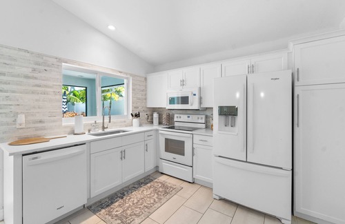 Naples Park Casa | 🏖️Magnolia Manor - Heated Pool - Close to Beach!