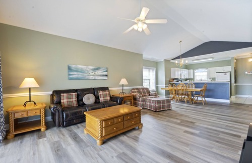 Central Myrtle Beach Condominio | Magnolia North by Hosteeva