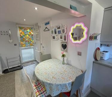 Wareham Casa | Magnolia Passageway to the Jurassic Coast.