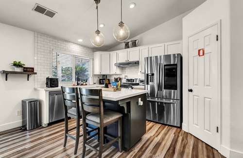 Hanford Casa | Magnolia Peaceful Vibes + Cozy Near Hospital Lemoore Base and centrally located