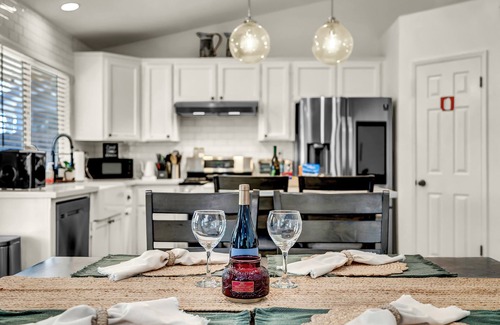 Hanford Casa | Magnolia Peaceful Vibes + Cozy Near Hospital Lemoore Base and centrally located
