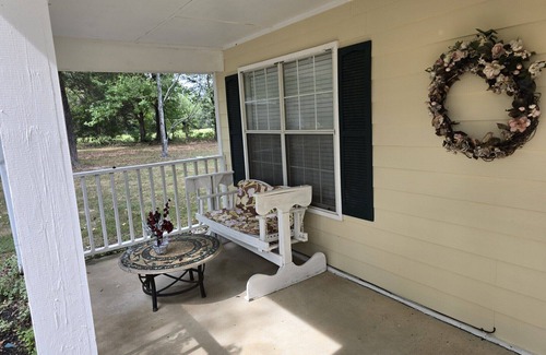 Independence Casa | Magnolia Vacation Rental w/Porch & Pond