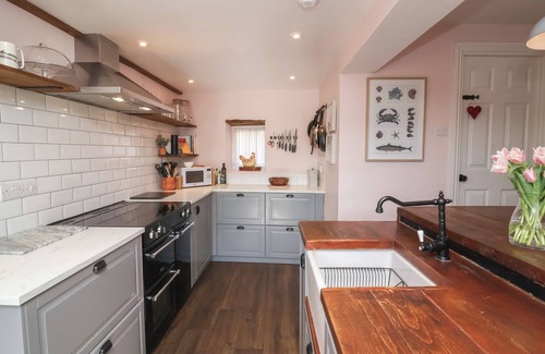 Barnstaple Casa | MAGNOLIA VIEW, pet friendly, character holiday cottage in Barnstaple