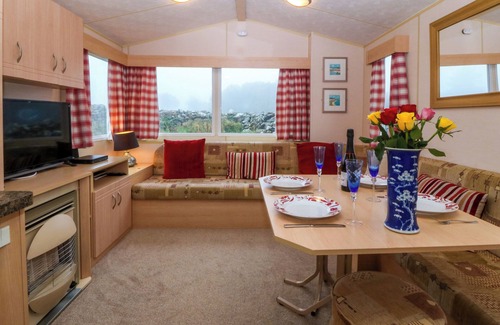 Llanllyfni Cabaña | MAGNUM, pet friendly, with a garden in Penygroes