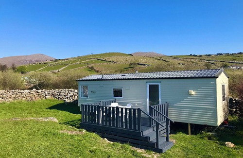Llanllyfni Cabaña | MAGNUM, pet friendly, with a garden in Penygroes