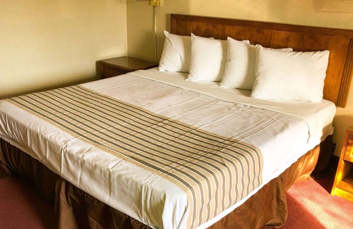 Dixon Hotel | Magnuson Hotel Dixon