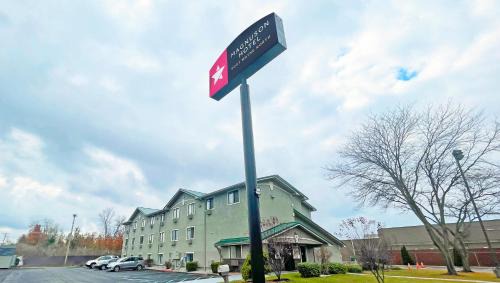 Fort Wayne Hotel | Magnuson Hotel Fort Wayne North - Coliseum