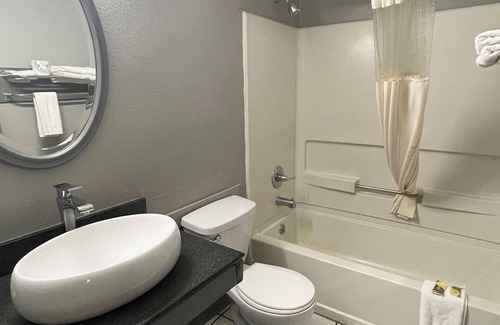 Fort Wayne Hotel | Magnuson Hotel Fort Wayne North – Coliseum
