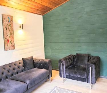 Warminster Chalet De Esquí | Magpie 1 Hot Tub HuntersMoon-Warminster-Bath-Wiltshire