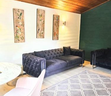 Warminster Chalet De Esquí | Magpie 1 Hot Tub HuntersMoon-Warminster-Bath-Wiltshire