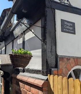 Moreton Casa | Magpie Cottage