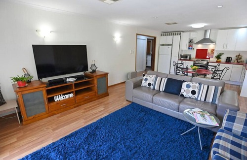 Aldinga Beach Casa | Magpies Nest - Private Guest House - Nature