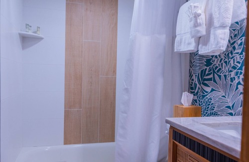 Diamond Beach Hotel | Mahalo Diamond Beach