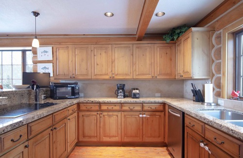Victor Casa | Mahogany Dun Cabin. New 4 Bedroom Listing in Teton Springs, Victor, ID.