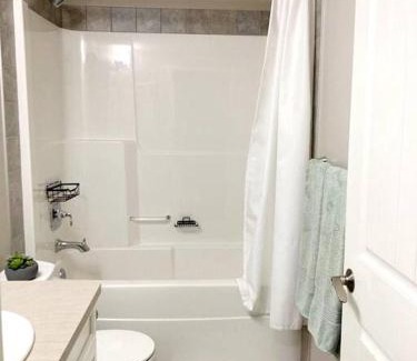 Southeast Calgary Apartamento | Mahogany Escape - Your Calgary Oasis