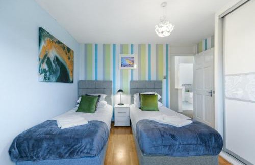 Maidenhead Casa | Maidenhead 4Bed and 2BA with Parking