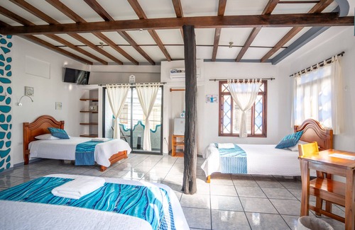 Bahía de la Academia Hotel | Maidith Galapagos Inn