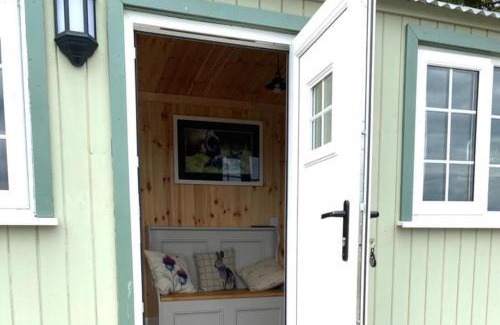 Perth Casa | Mailer Farm Woodhead Shepherds Hut - Sleeps 2