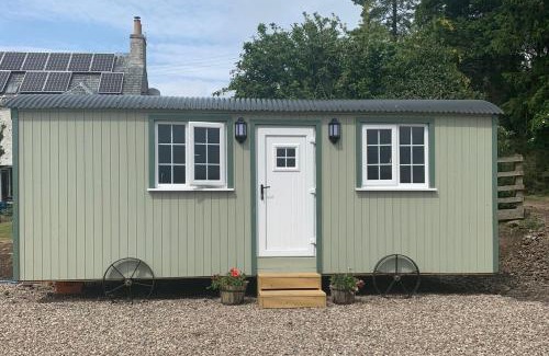 Perth Casa | Mailer Farm Woodhead Shepherds Hut - Sleeps 2