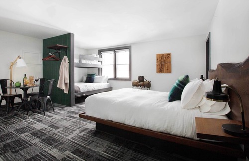 Ludlow Hotel | Main and Mountain Bar & Motel