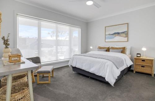 South West Rocks Casa | Main Beach House - Coastal Family Holiday Home