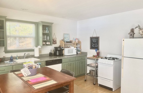 Piney Cabaña | Main Channel Lake Hamilton- private hot tub, firepit, boat dock