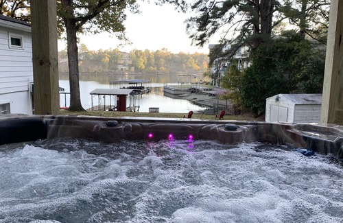 Piney Cabaña | Main Channel Lake Hamilton- private hot tub, firepit, boat dock