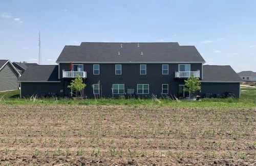 Bettendorf Apartamento | Main Floor charming 2 Bedroom Condo with King master suite in Bettendorf