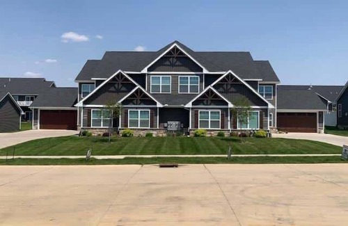 Bettendorf Apartamento | Main Floor charming 2 Bedroom Condo with King master suite in Bettendorf