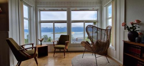 Lyngseidet Apartamento | Main floor in the Lyngen Alps, whole house rentable