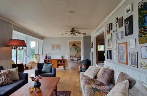 Lyngseidet Apartamento | Main floor in the Lyngen Alps, whole house rentable