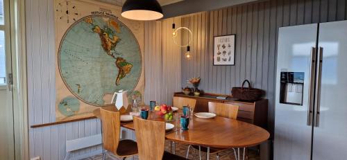 Lyngseidet Apartamento | Main floor in the Lyngen Alps, whole house rentable
