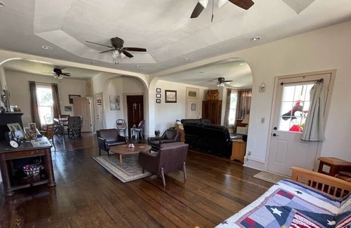 Windsor Cama Y Desayuno | Main floor of large, beautiful, historic home, no extra cleaning fees