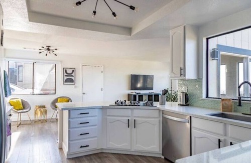 Leona Heights Casa | Main House + Guest Unit! 5 Bed / 3.5 Bath, Oakland Hills