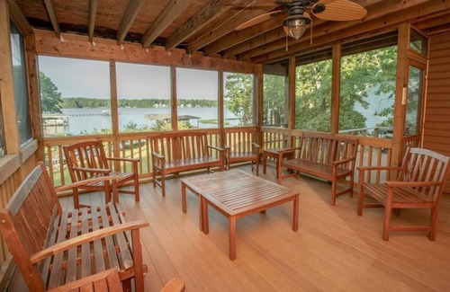 Olde Ferry Estates Casa | Main Lake Cove & Great Views; Dock for pontoons/deck/bass boats; flat lot/linens