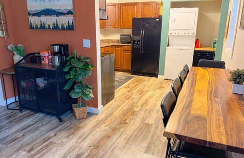 Spearfish Apartamento | Main Level - King Beds - Patio - Laundry - Walk to downtown!