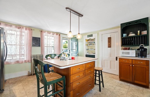 Meredith Casa | Main St Location | Pets, Fenced Side Yard | Walk to Church Landing, Lake Winnipesaukee and Shops in minutes | BankNH Pavilion