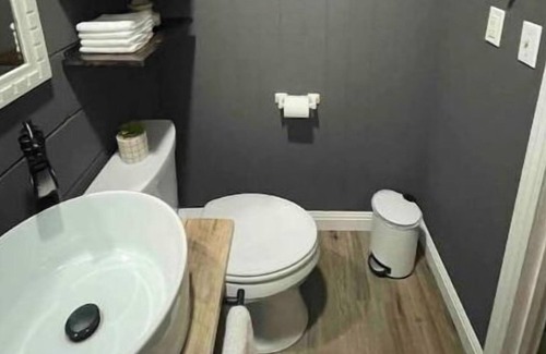 Collinwood Apartamento | Main Street Suite in Collinwood