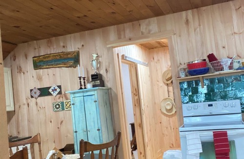 Readfield Cabina | Maine Cabin Masters Camp completely redone waiting for a Lake loving family !