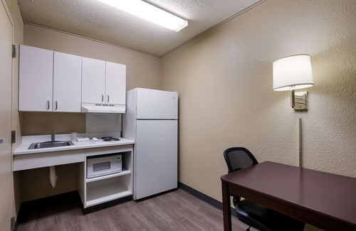 Ashley Oaks Hotel | Mainstay Suites Knoxville - Cedar Bluff
