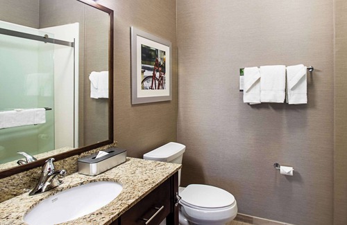 Madison Hotel | MainStay Suites Madison - Monona