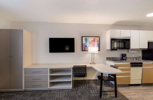 West Omaha Hotel | MainStay Suites Omaha Old Mill