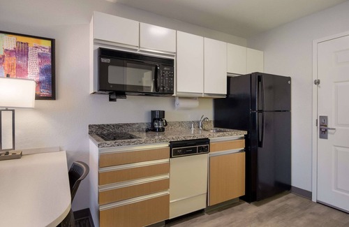 West Omaha Hotel | MainStay Suites Omaha Old Mill