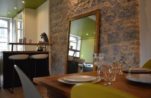 Ville Haute Apartamento | Maison 1747 - Gîtes de Standing en Vieille-ville avec Cour