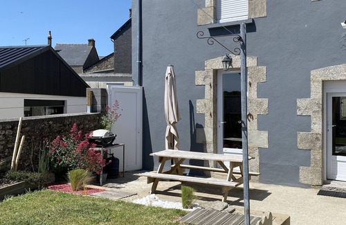 Rostrenen Casa | Maison 3 Chambres Avec Jardin , Proximité de Tous Commerces , Sans Nuisances