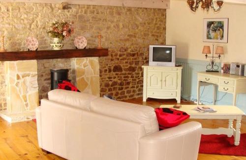 Nehou Casa | Maison accueillante à Néhou avec piscine partagée